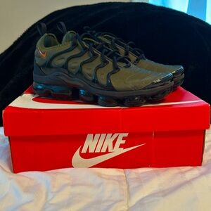 Air vapor max plus ￼